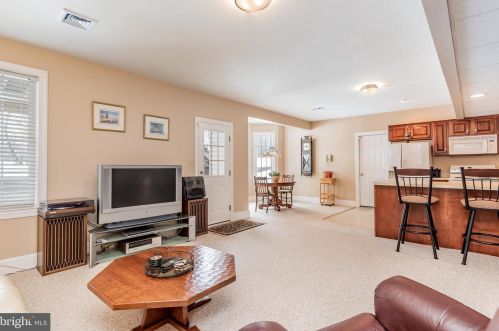 5 Linden Dr, Carlisle PA 17015-6906 exterior