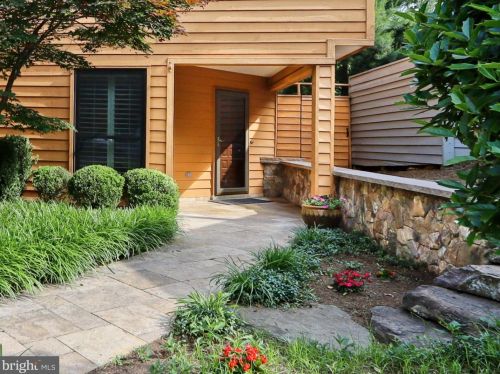 11037 Solaridge Dr, Herndon, VA 20191-4817