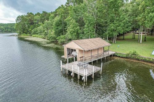1689 Jamesway Dr, Mayfield, GA 31087-4530