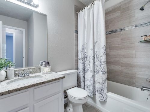 2817 Meadow Dr, Fort Worth TX  76133-7288 exterior