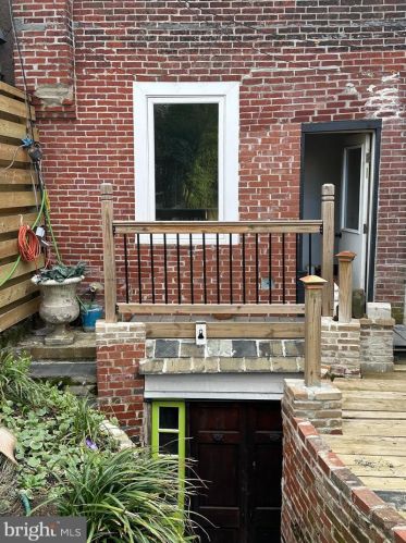 2045 Christian St, Philadelphia PA 19147-4216 exterior