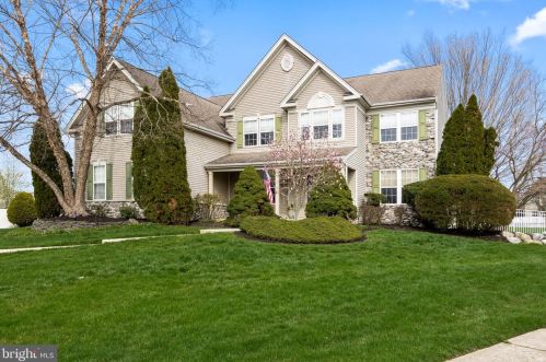 8 Hibiscus Ct, Lumberton Township, NJ 08048-5246