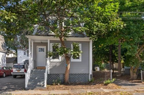 246 19th Ave, Irvington, NJ 07111-2617