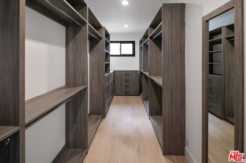 3523 Dixie Canyon Pl, Van Nuys CA  91423-4820 exterior