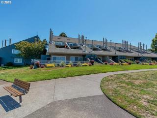 192 Hayden Bay Dr, Portland, OR 97217-7983