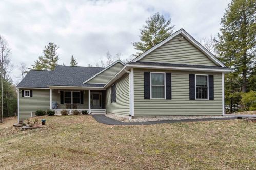 18 Hutchinson Hill Rd, Brookline, NH 03033-2301