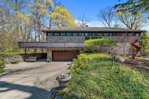 1045 Wade St, Highland Park, IL 60035-4153