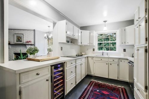 658 Edinboro Rd, Atlanta GA  30327-1214 exterior