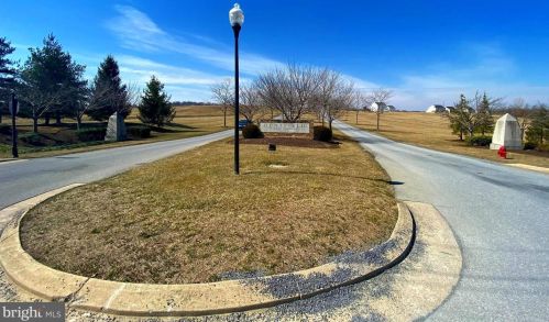 118 Un Rdg Dr, Charles Town WV 25414-4937 exterior