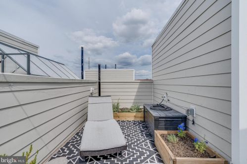 1421 Howard St, Philadelphia PA  19122-3905 exterior