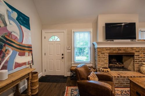 19 Arc Way, Atlanta, GA 30305-2718