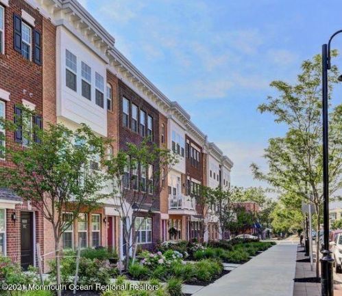 600 Grand Ave, Tinton Falls NJ 07712-6613 exterior