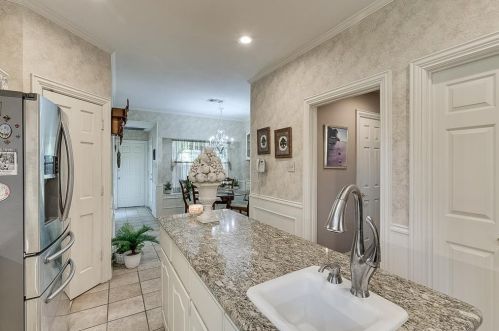 2212 Vly Vw Dr, Cedar Hill TX 75104-6712 exterior