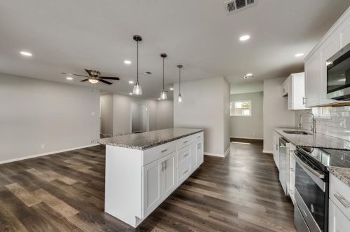 3017 Laredo Dr, Fort Worth, TX 76116-3319