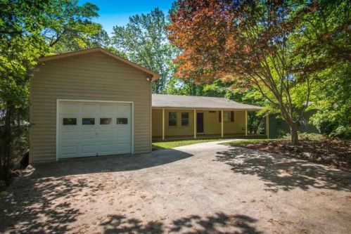 114 Rue Beau Rivage, Lavonia, GA 30553-2485