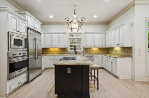 33 Habersham Cove Dr, Atlanta GA  30305-5402 exterior