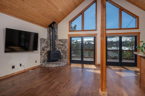12628 Pinnacle Loop, Truckee CA  96161-6926 exterior