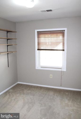 5076 Queens Wood Dr, Springfield VA  22015-1530 exterior