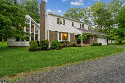 33 Pin Oak Rd, Montgomery, NJ 08558-1321