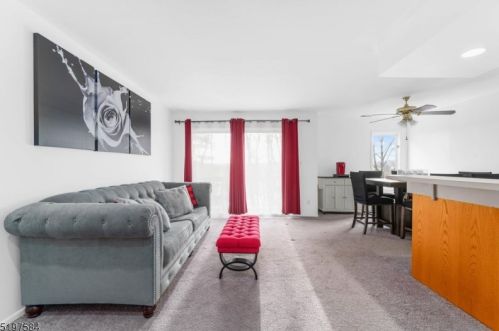 47 Sam Bonnell Dr, Clinton, NJ 08809-1104