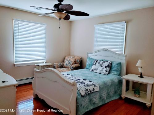 110 Bryn Mawr Ave, Lavallette NJ  08735-2006 exterior