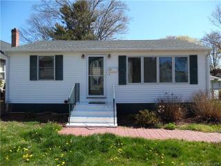 11 Berger St, Branford, CT 06405-4803