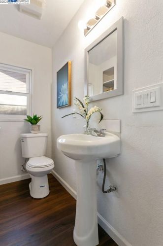 1570 Plz Dr, San Leandro CA 94578-1968 exterior