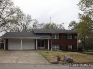 4818 Blu Fountain Dr, Godfrey, IL 62035-1326