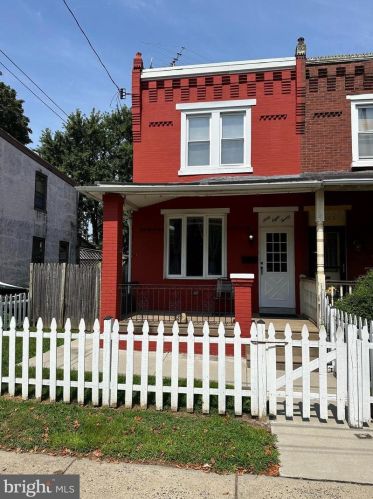 6820 Hegerman St, Philadelphia, PA 19135-2304