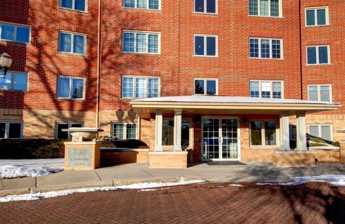 730 Creekside Dr, Mount Prospect, IL 60056-6379