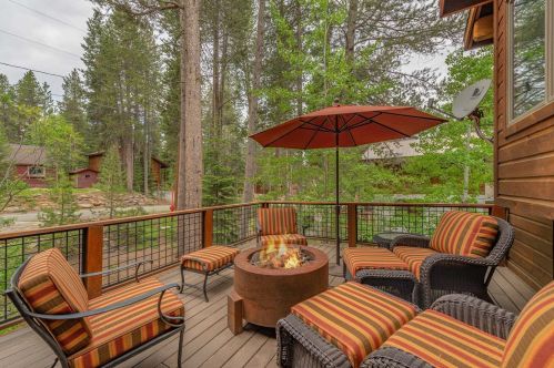 10656 Alder Creek Rd, Truckee CA  96161-2528 exterior