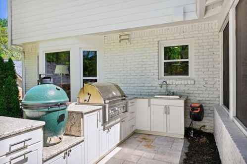 6930 Hunters Knl, Atlanta GA  30328-1763 exterior
