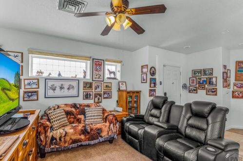 211 Vercelli Dr, Pueblo, CO 81005-1142