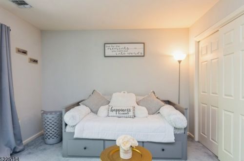 121 Forest Dr, Piscataway NJ  08854-2273 exterior