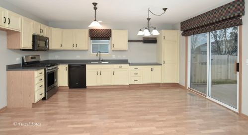 500 Summit Ave, Bull Valley, IL 60098-2382