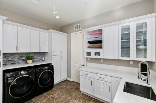 1769 Green Orchard Pl, Riverside CA  92508-8746 exterior