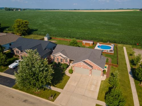 1154 Arneita St, Sycamore IL  60178-1125 exterior
