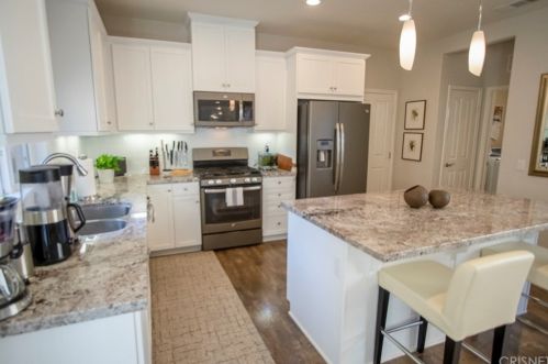 574 Owens River Dr, Oxnard, CA 93036-5357