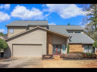1812 Hunters Gln, Marietta, GA 30062-6173