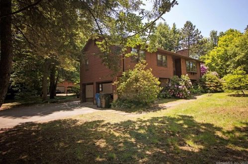 193 West Ln, Kensington, CT 06037-1820
