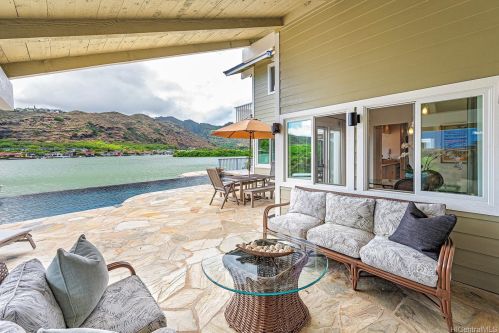 682 Kalanipuu St, Honolulu, HI 96825-2421