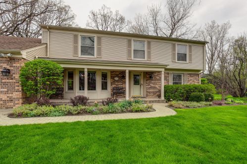 10 Robin Hood Ct, Half Day, IL 60069-3218