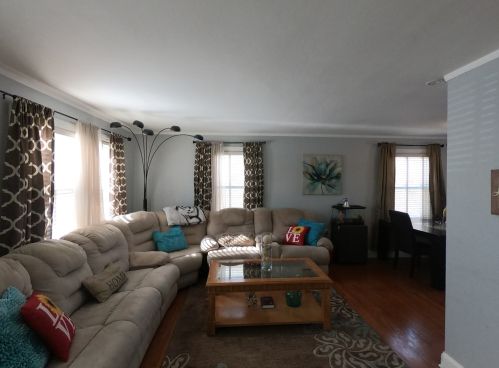 3924 Hull St, Skokie, IL 60076-3646