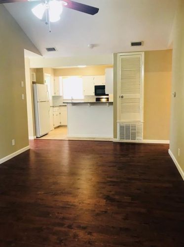 1606 Cripple Creek Dr, Austin TX  78758-5037 exterior