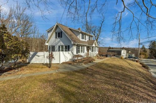 55 Old Colchester Rd, Quaker Hill, CT 06375-1007