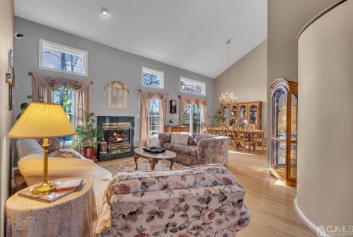 40 Lavender Dr, Princeton NJ  08540-9448 exterior