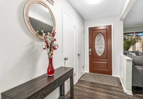 284 Mimosa Ln, Elk Grove Vlg, IL 60007-4018