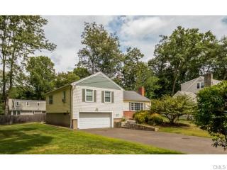 164 Applegate Rd, Fairfield, CT 06825-2739