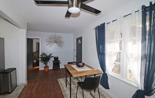 2700 Hood Ave, Atlanta GA  30318-0061 exterior