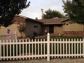 3029 Merle Dr, Redding, CA 96001-4961